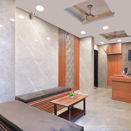 Chowdhry Tourist Lodge - New Delhi Railway Station - 2 Minutes Walk Экстерьер фото