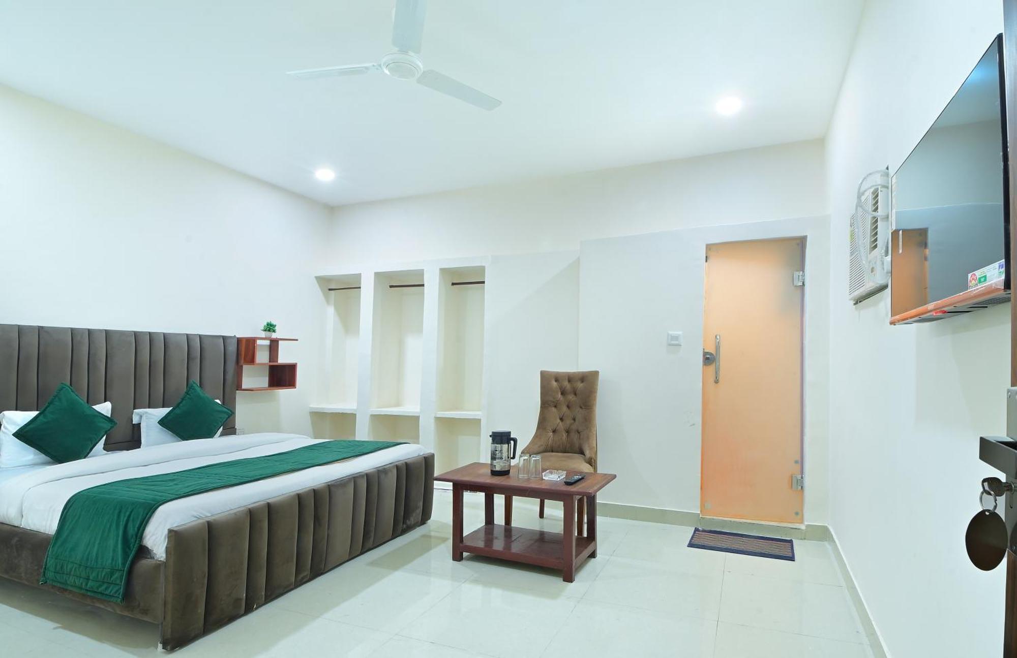 Chowdhry Tourist Lodge - New Delhi Railway Station - 2 Minutes Walk Экстерьер фото