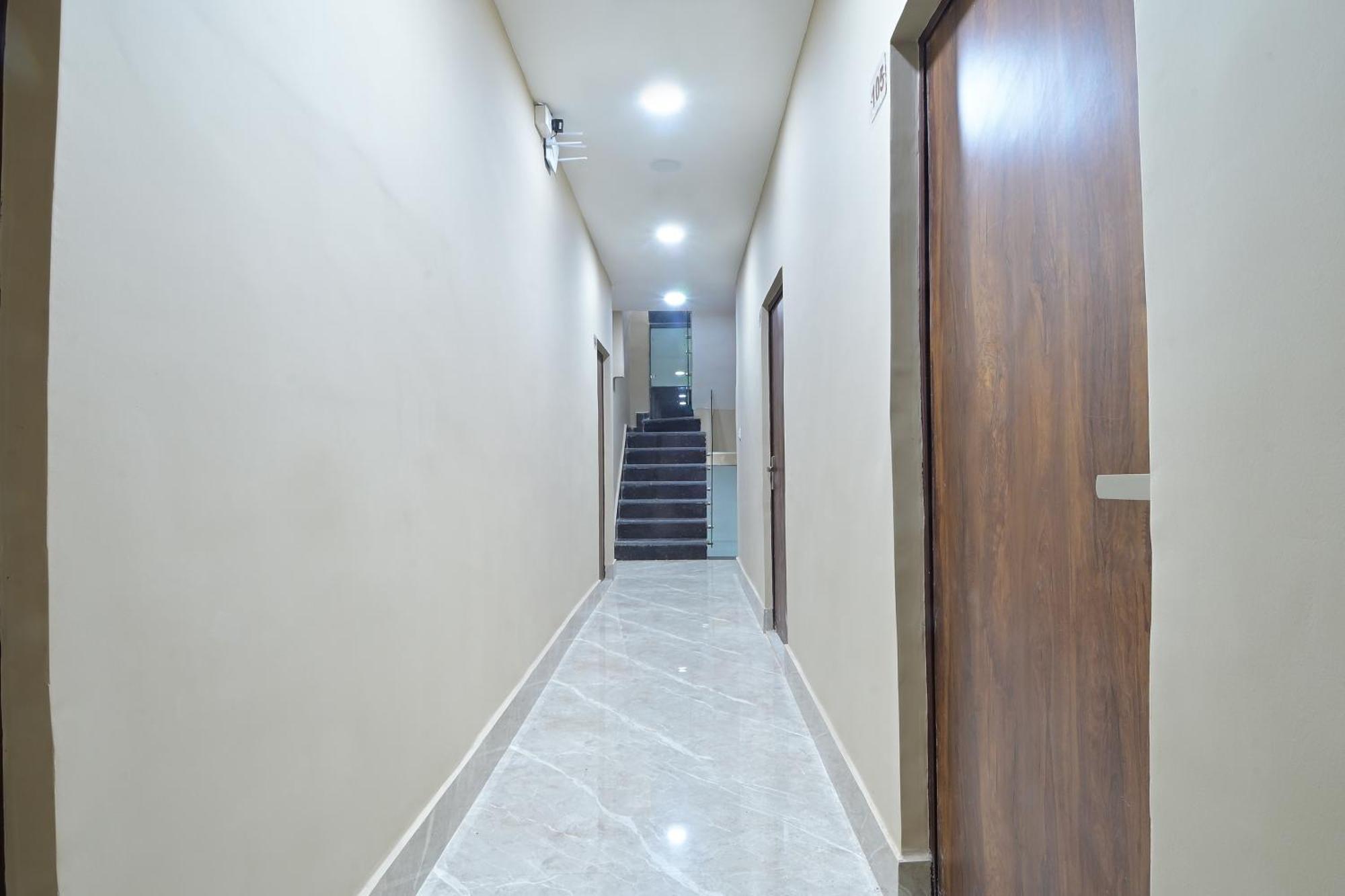 Chowdhry Tourist Lodge - New Delhi Railway Station - 2 Minutes Walk Экстерьер фото