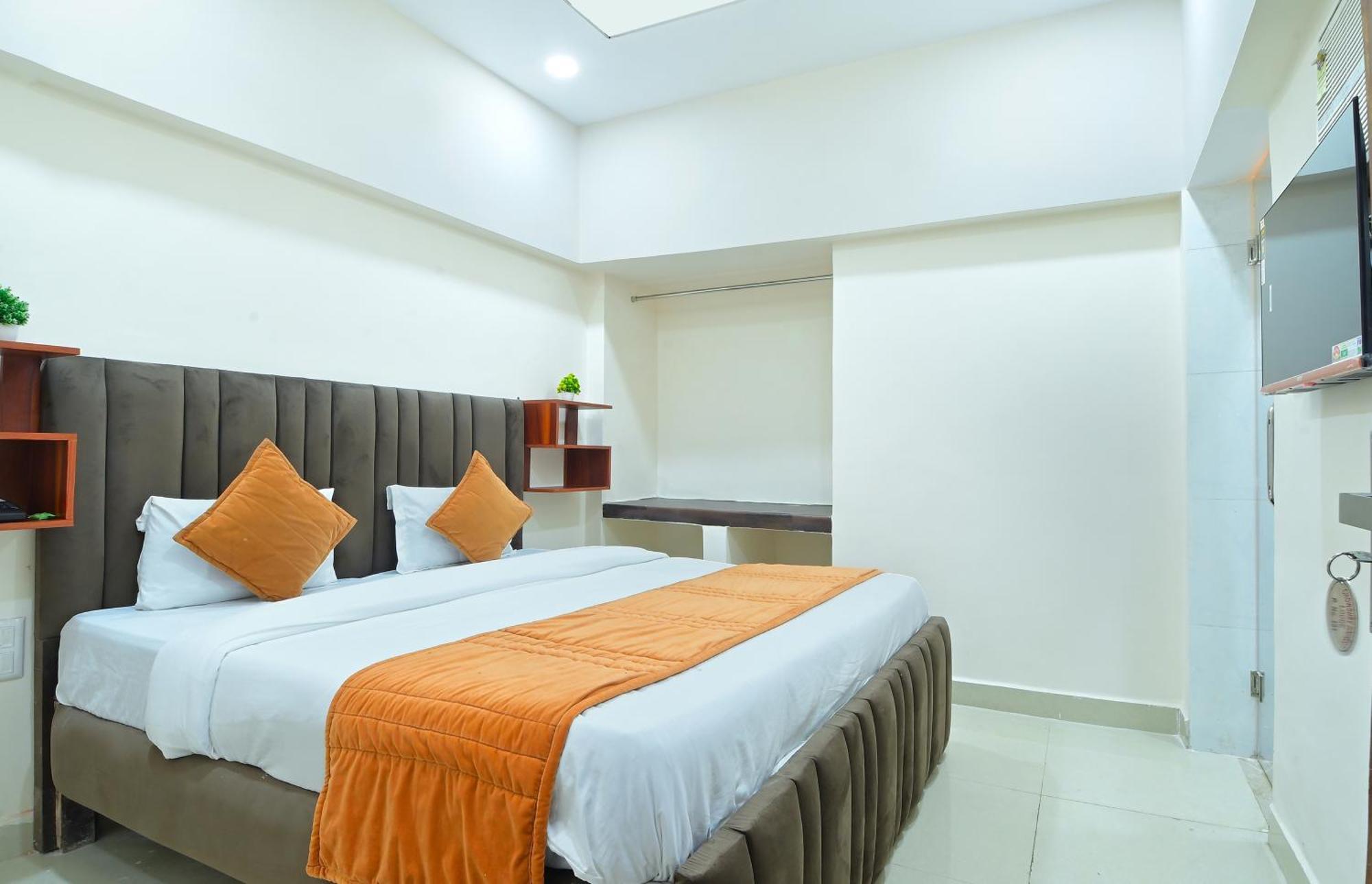 Chowdhry Tourist Lodge - New Delhi Railway Station - 2 Minutes Walk Экстерьер фото