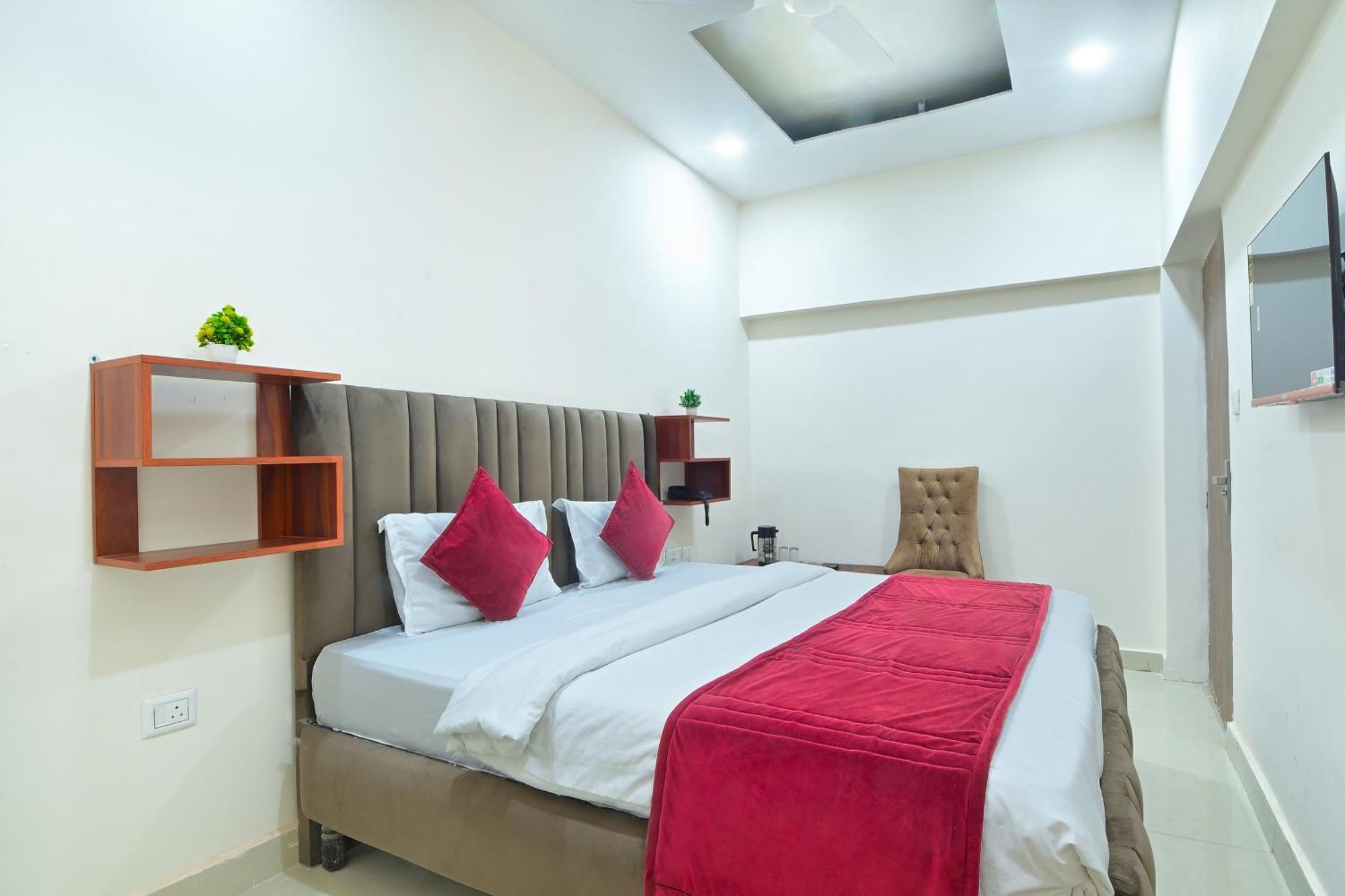 Chowdhry Tourist Lodge - New Delhi Railway Station - 2 Minutes Walk Экстерьер фото