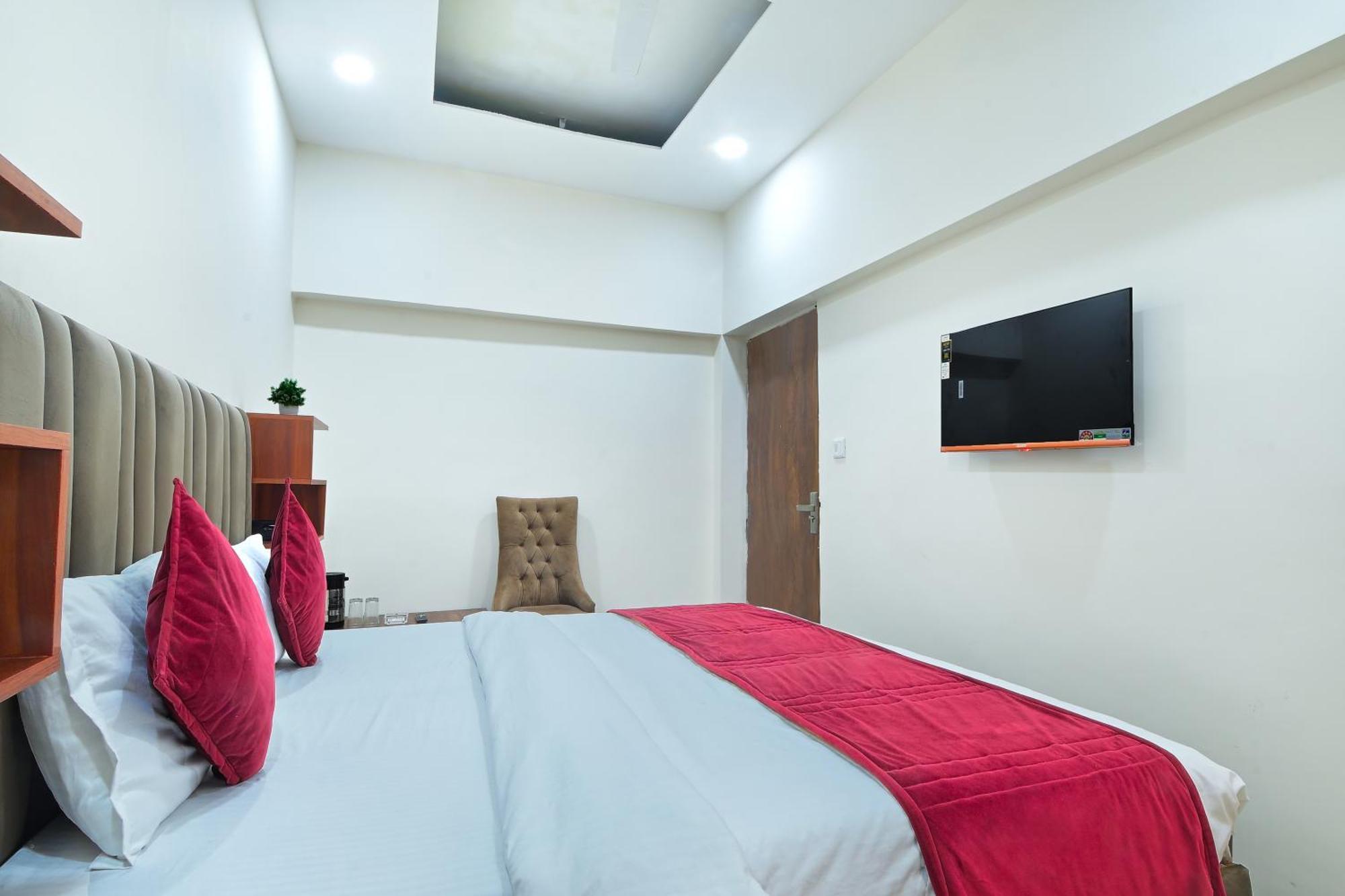 Chowdhry Tourist Lodge - New Delhi Railway Station - 2 Minutes Walk Экстерьер фото