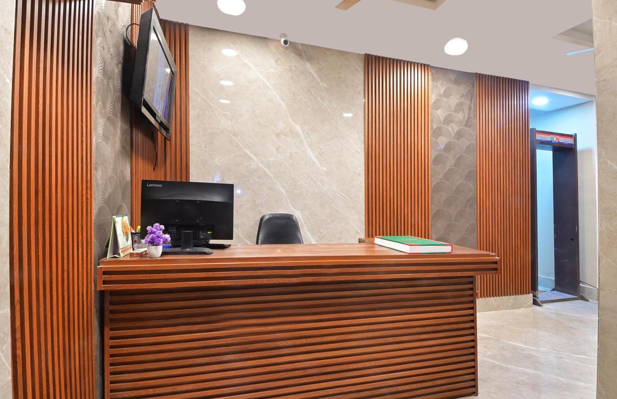 Chowdhry Tourist Lodge - New Delhi Railway Station - 2 Minutes Walk Экстерьер фото