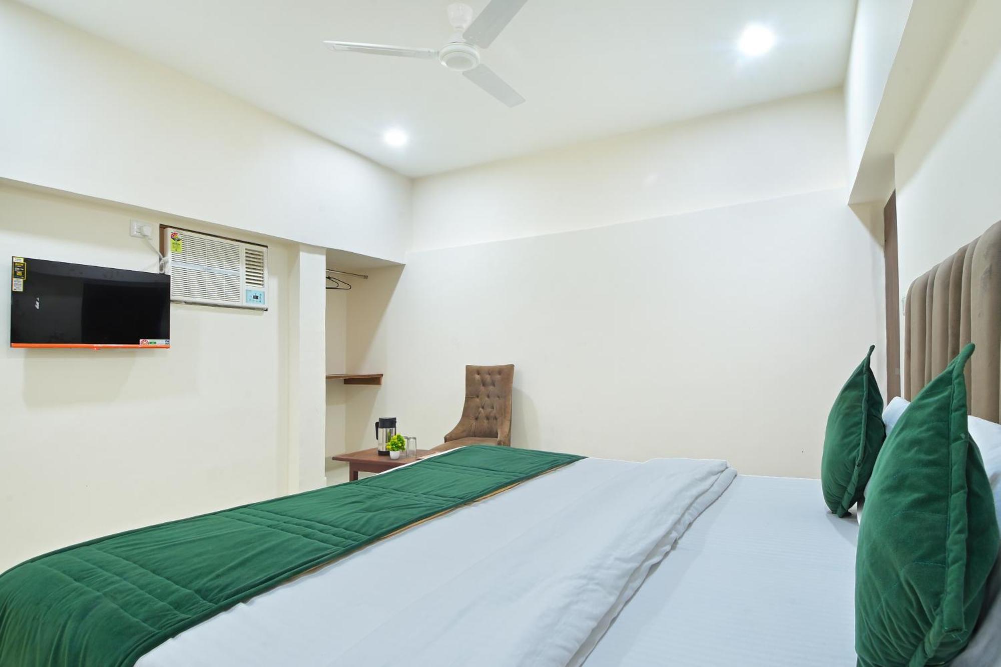 Chowdhry Tourist Lodge - New Delhi Railway Station - 2 Minutes Walk Экстерьер фото